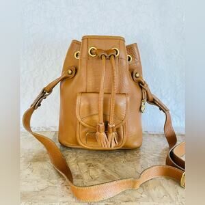 Vtg DOONEY and BOURKE tan leather bucket should bag